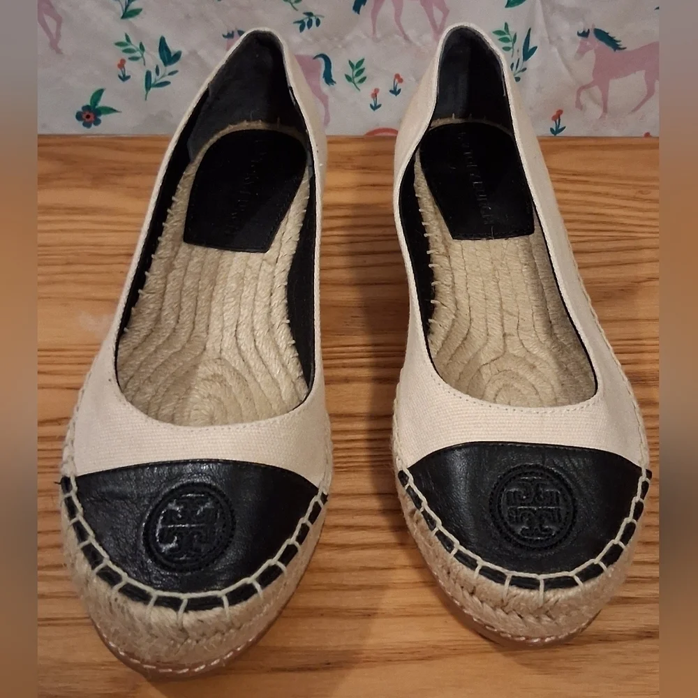 EUC Tory Burch Black Leather & Beige Canvas Casual Boho Wedge Heel Shoe SZ 6M